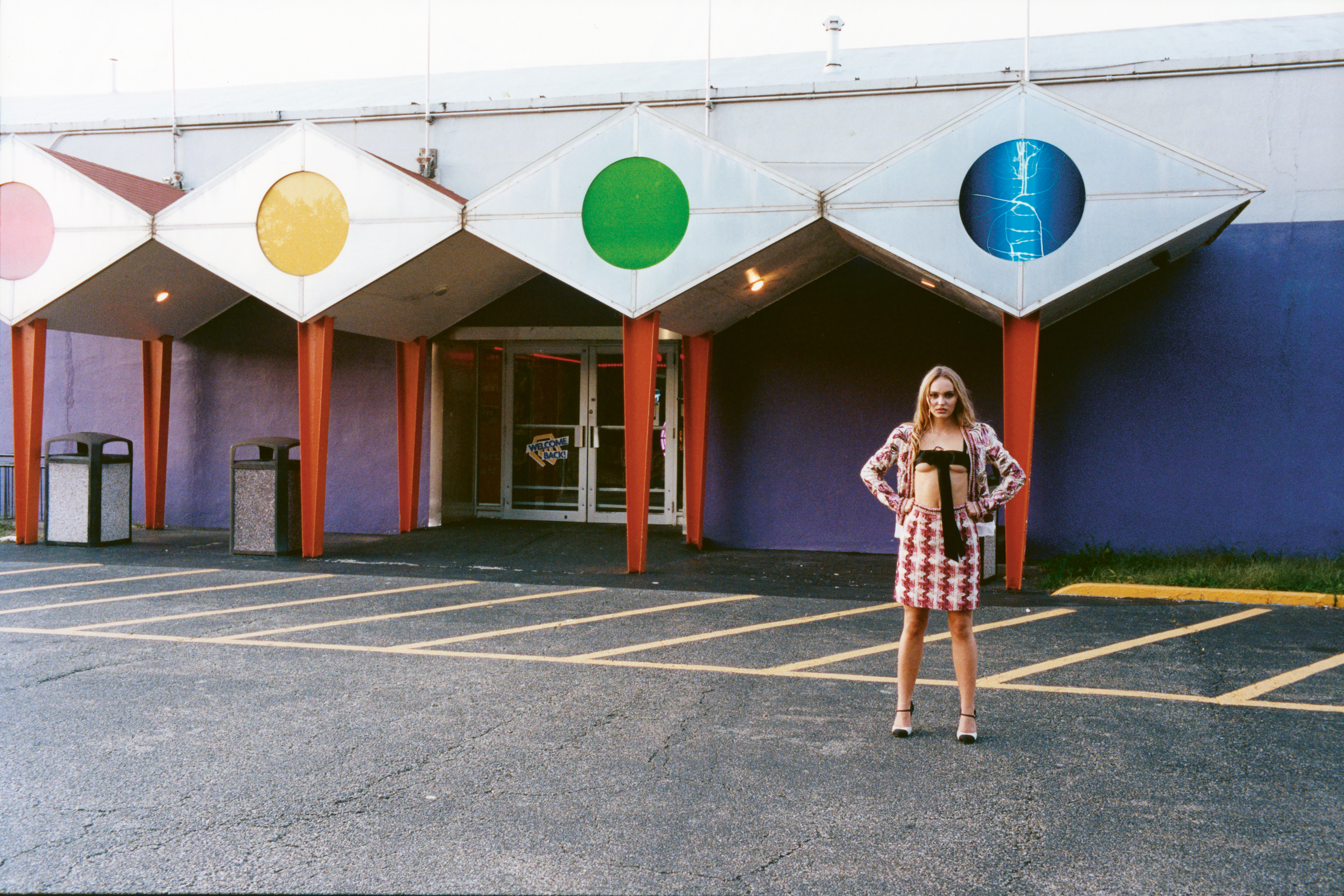 HommeGirls x Chanel - Lily Rose Depp, Raine Trainor, art directionE